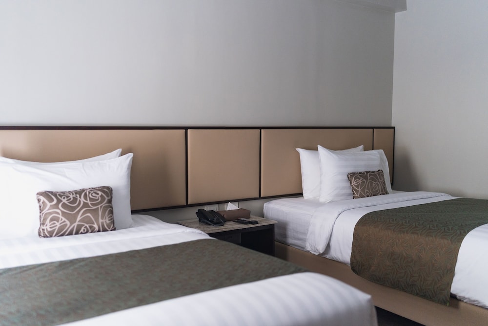Deluxe Room, 2 Double Beds, Pool View - Photo 3