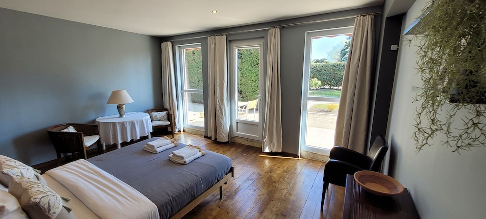 Deluxe Double or Twin Room, Patio photo 2