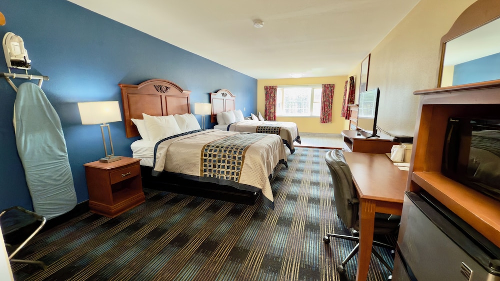 Two Queen With Sofa Bed & Fire Place with Mountain View photo 3