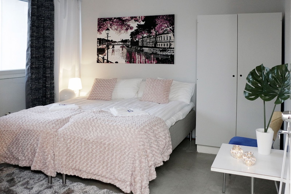 City Twin Room, 2 Twin Beds photo 1