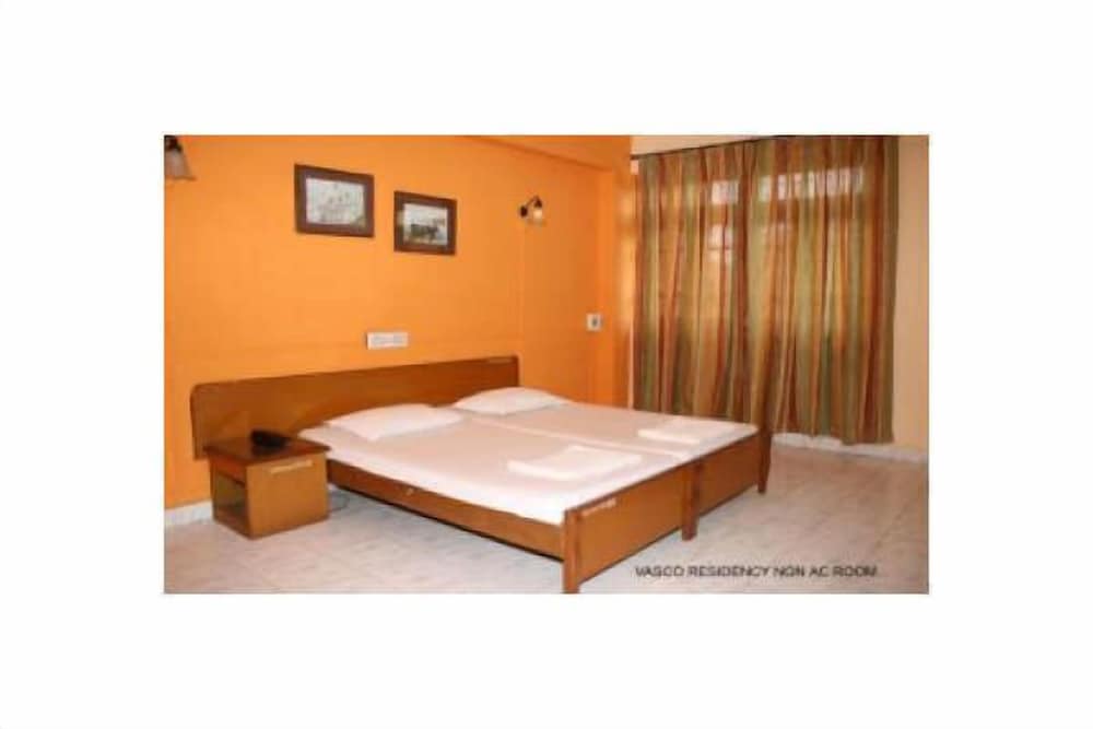 Room (with A/C) photo 2
