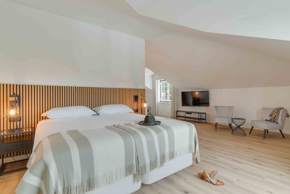 Suite (Club House) - Photo 2