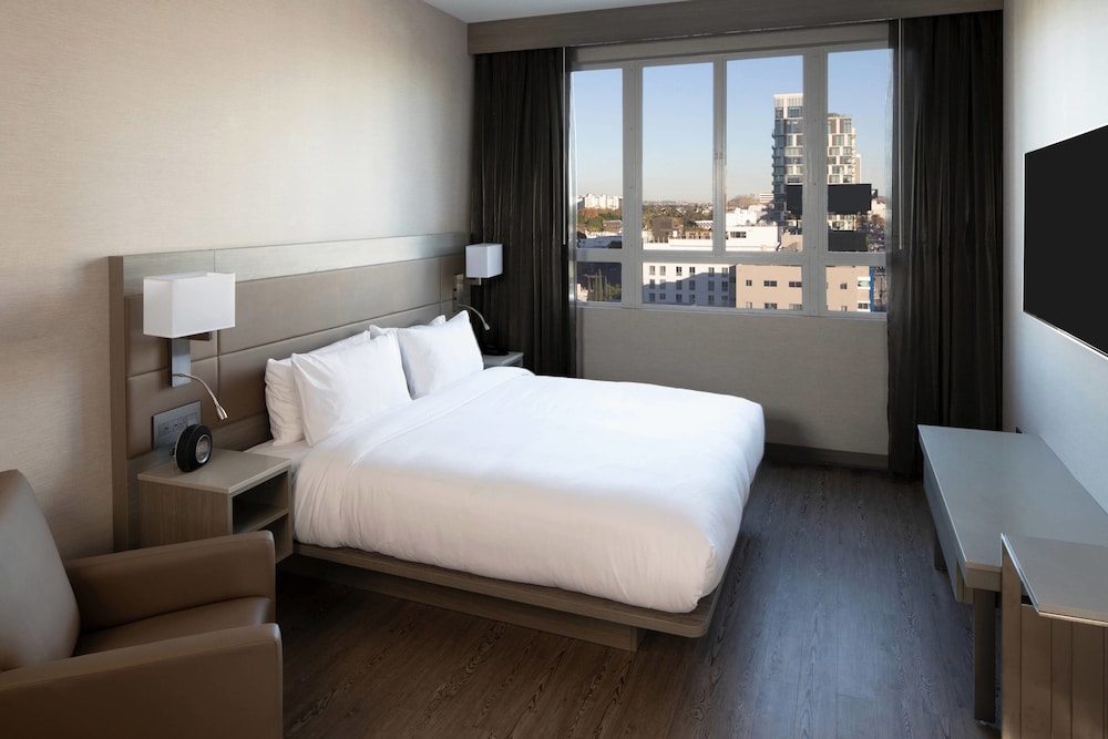 Suite, 1 Bedroom, City View