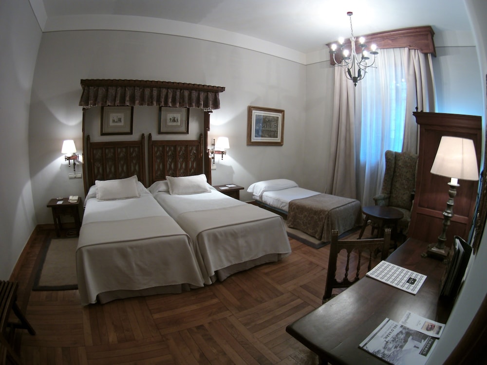 Habitación Doble Estándar (2 Adultos y 1 Niño)