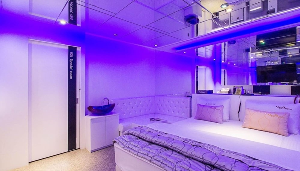 Deluxe Room, Bathtub (Mirror)