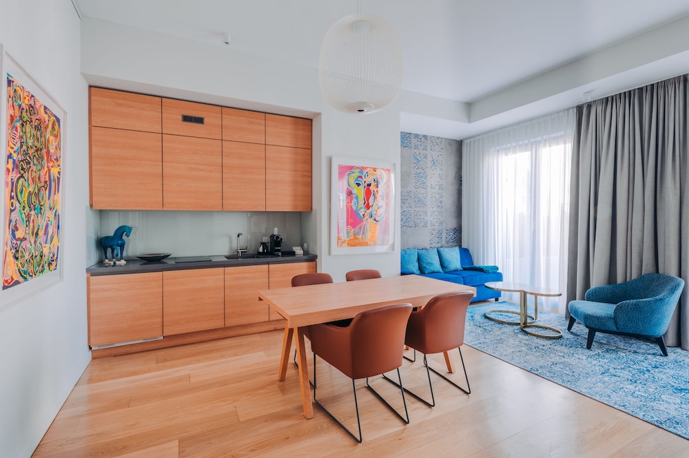 Suite, Terrace (Art)