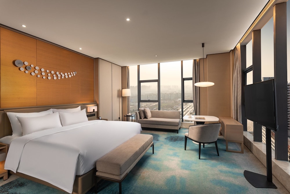 Superior Room, 1 King Bed, Non Smoking photo 1