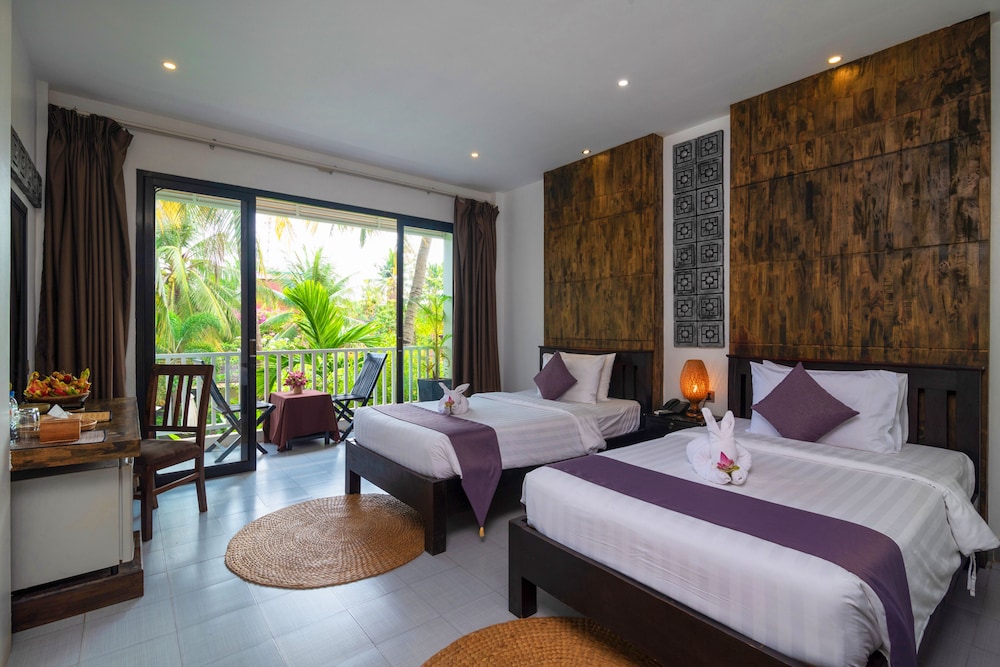 Deluxe Twin balcony with pool view