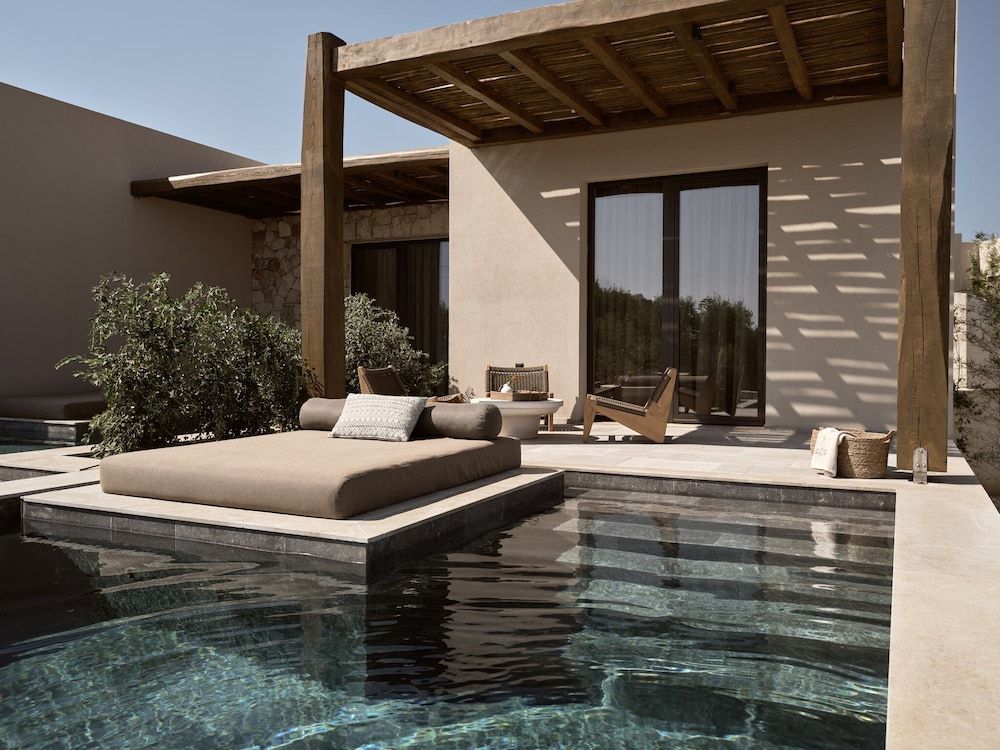 Superior Suite with Private Pool and Sea View - Photo 5