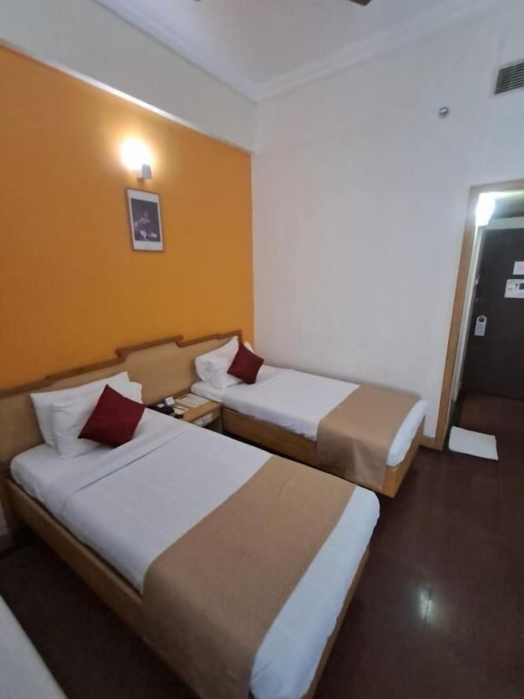 Standard Twin Room, City View