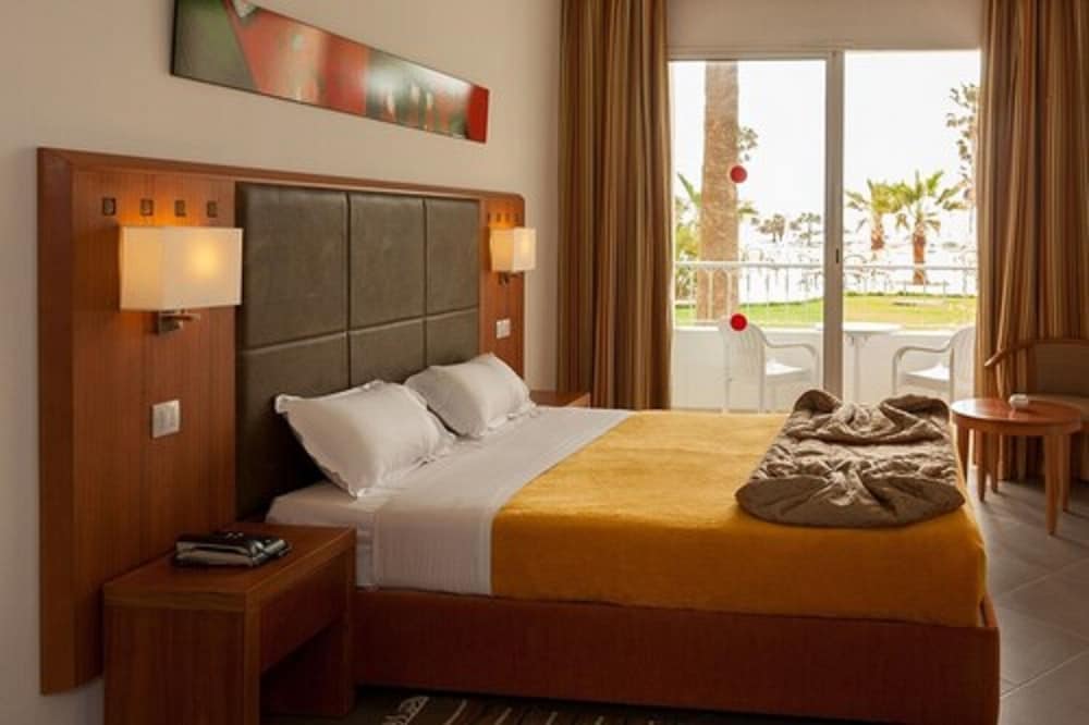 Single Room, Garden View