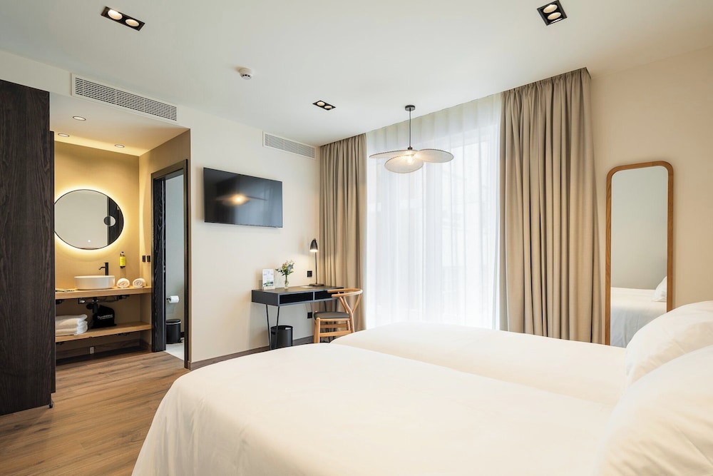 Classic Double or Twin Room - Photo 8