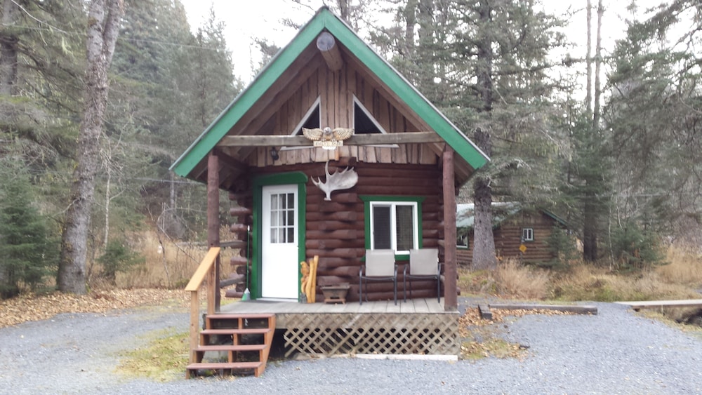 Eagle's Nest Cabin (Shared Restroom) photo 3