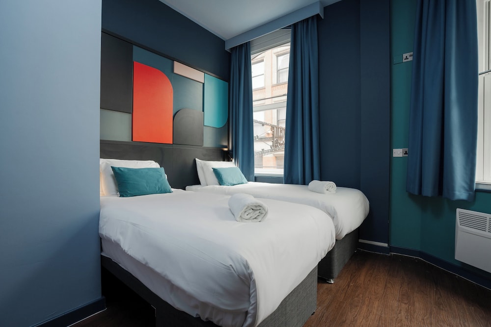 Twin Room - Photo 12