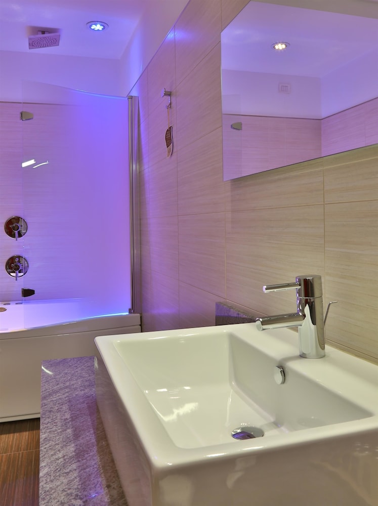 Design Double Room, 1 Queen Bed - Photo 6