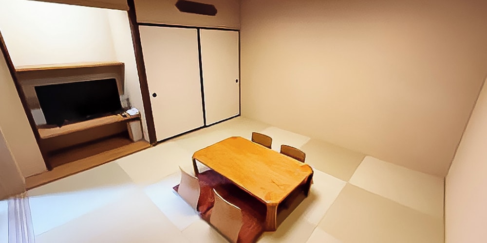 Japanese Room, Smoking