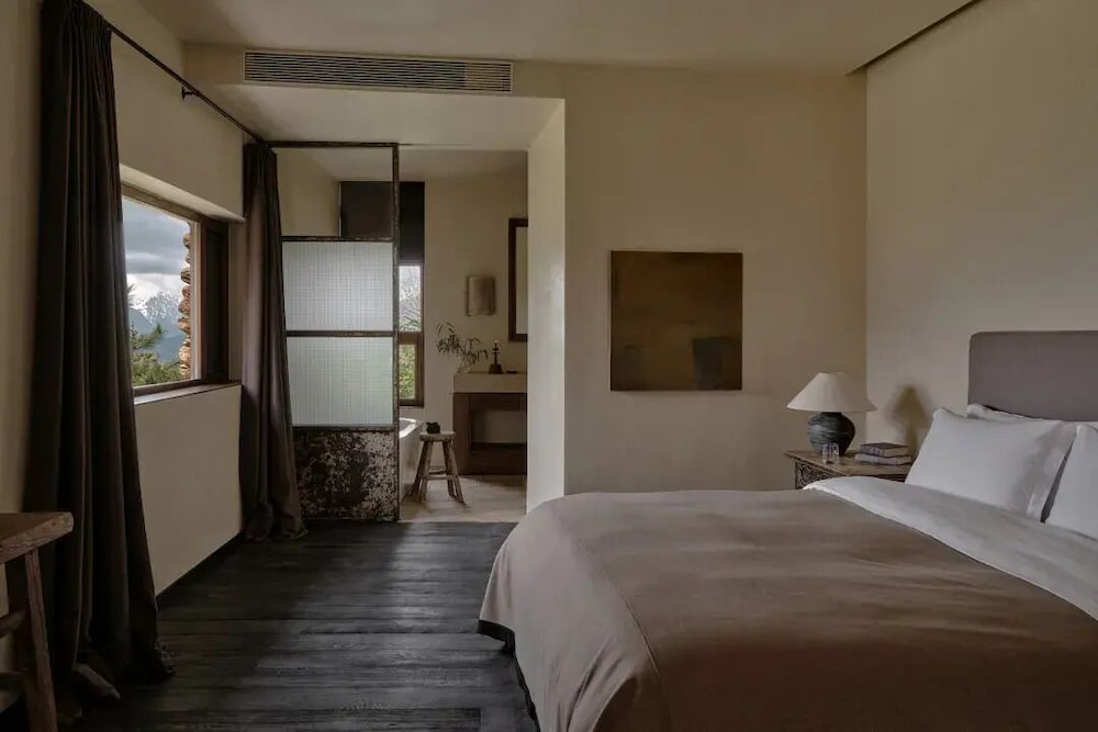 Superior Room, 1 Queen Bed, Non Smoking photo 1