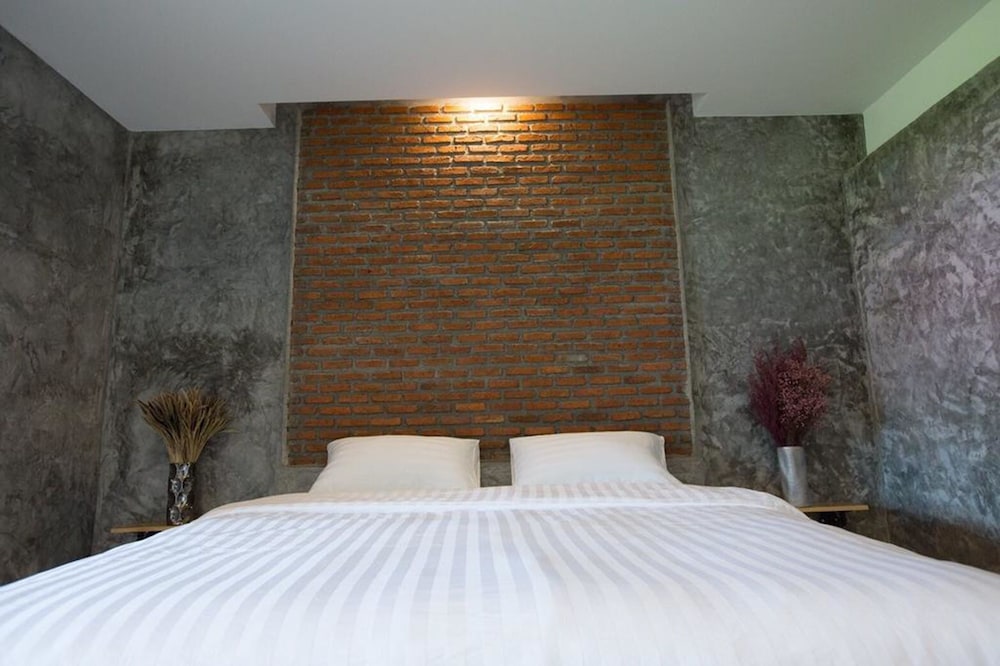 Deluxe Room with Balcony photo 2