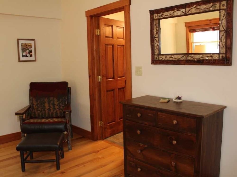 Deluxe Cabin, Ensuite, Mountain View (Sentinel Cabin) photo 2