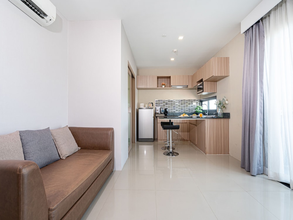 Family Room - Photo 8