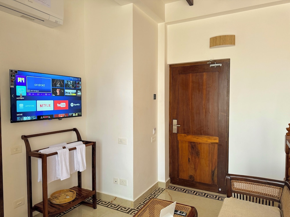 Superior Room, Garden View - Photo 11