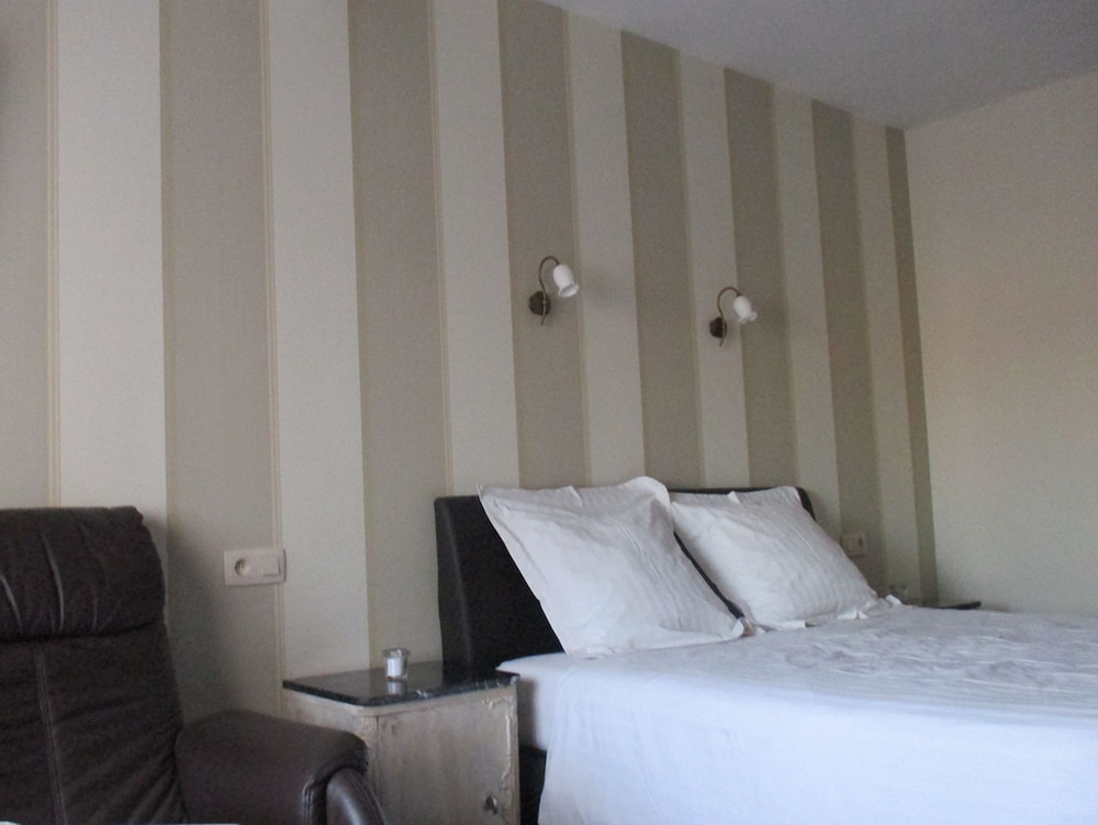 Quadruple Room (La Panaderia) photo 3