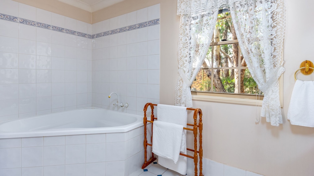 Cottage, 1 Queen Bed, Non Smoking (Studio Spa Bath) photo 3