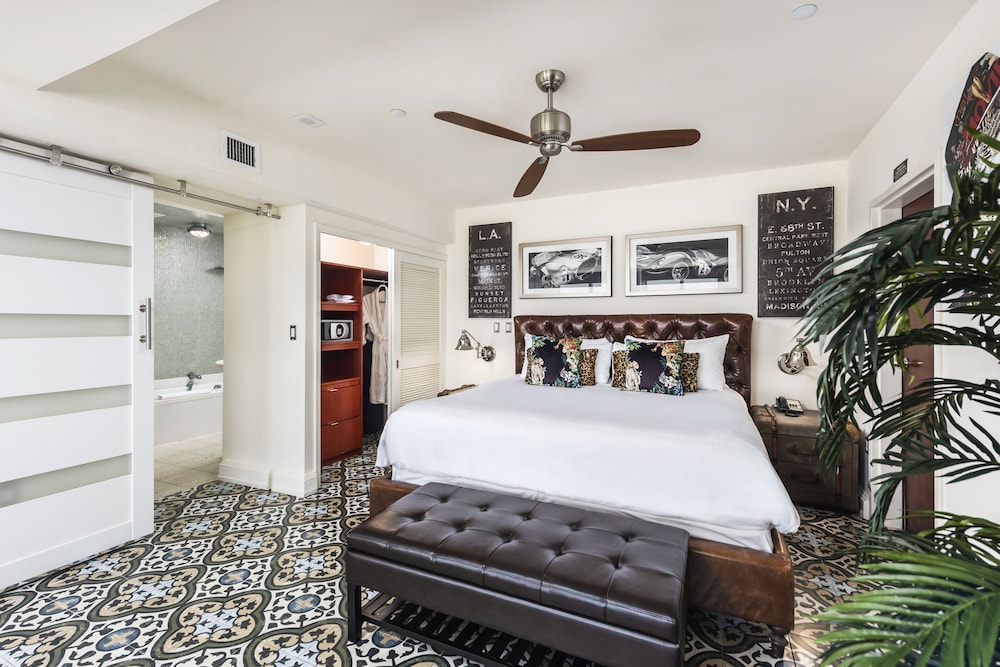 Penthouse Suite, 1 King Bed, Ocean View photo 2