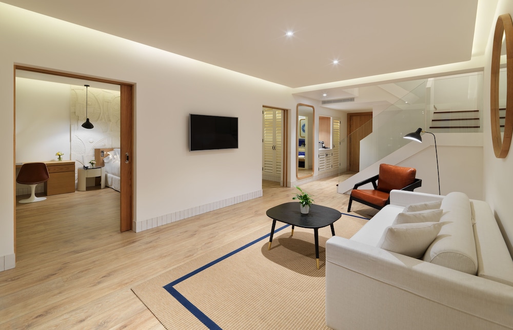 Suite (RoofTop) thumbnail 5