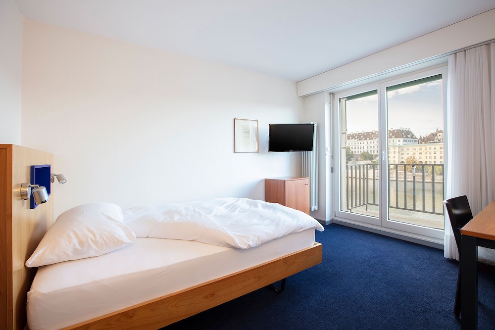 Superior Single Room, River View photo 3