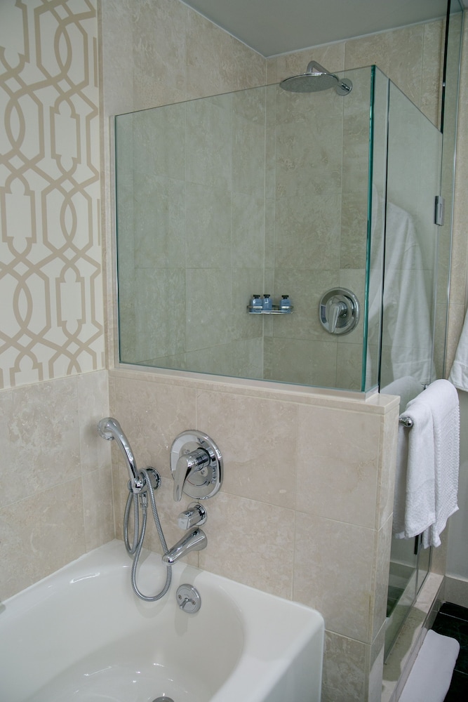 Junior Suite, 1 King Bed (Mobility Accessible )