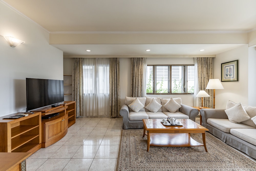 Deluxe Suite, 2 Bedrooms, Kitchen, City View