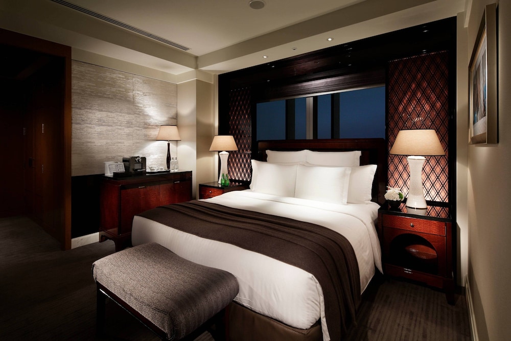Premier Suite, 1 King Bed photo 3