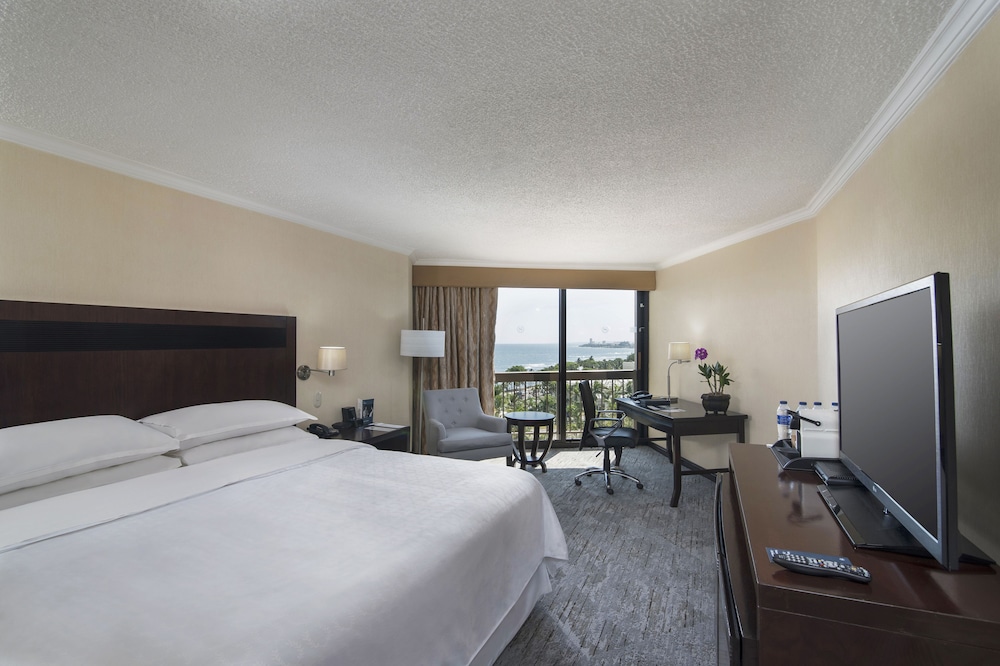 Club Room, 1 King Bed, Ocean View - Photo 4