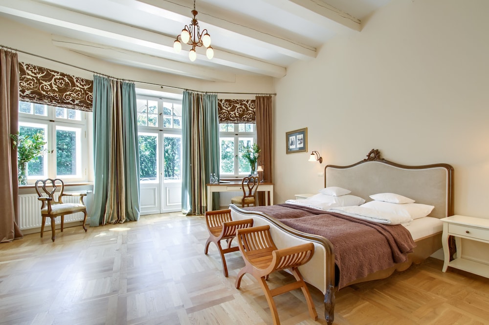 Suite, Garden View