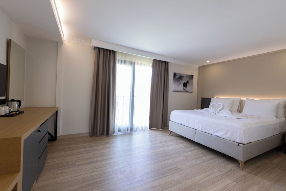Deluxe Double Room - Photo 12