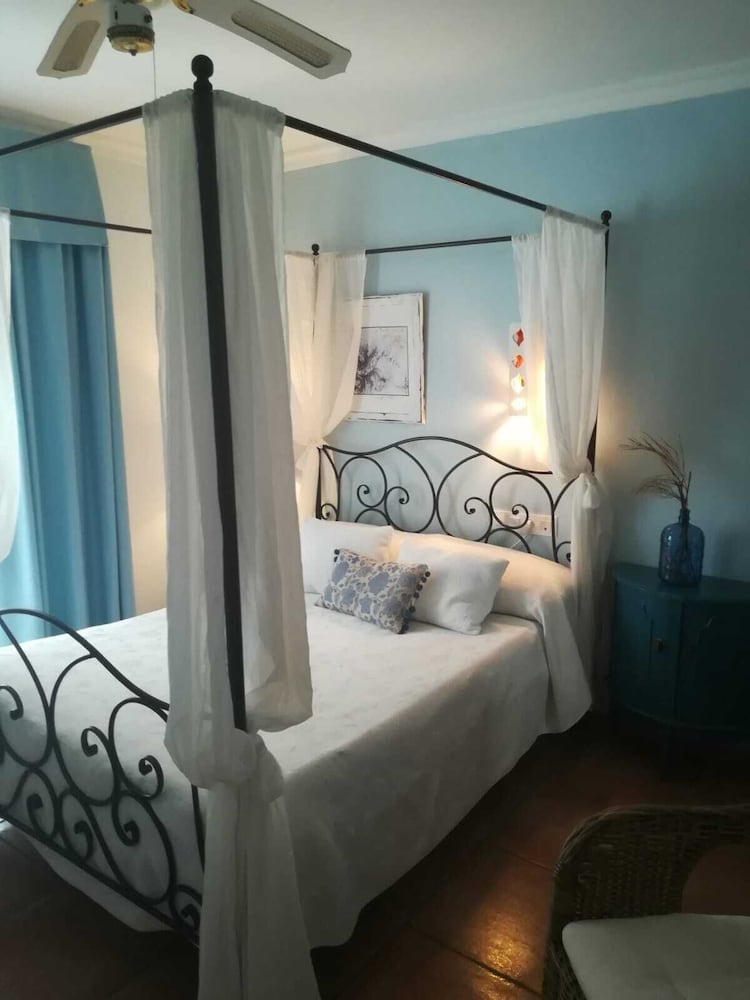 Double Room - Photo 8