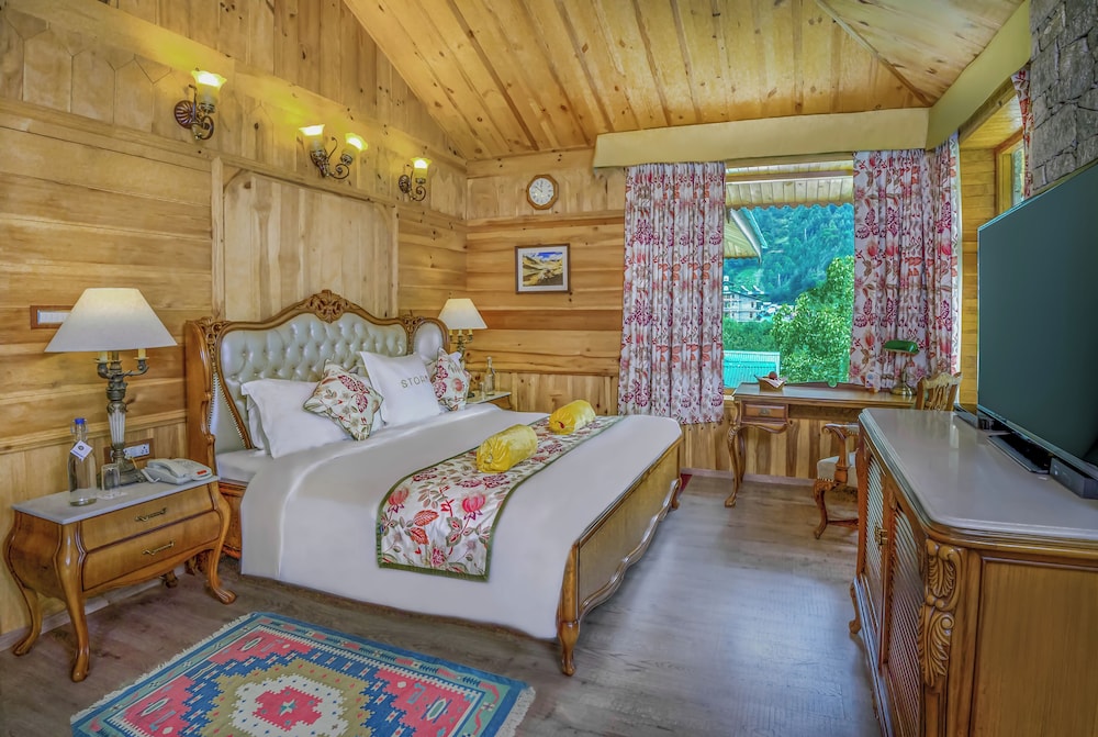 Suite, 1 Queen Bed (Grand Himalyan Suite) photo 1