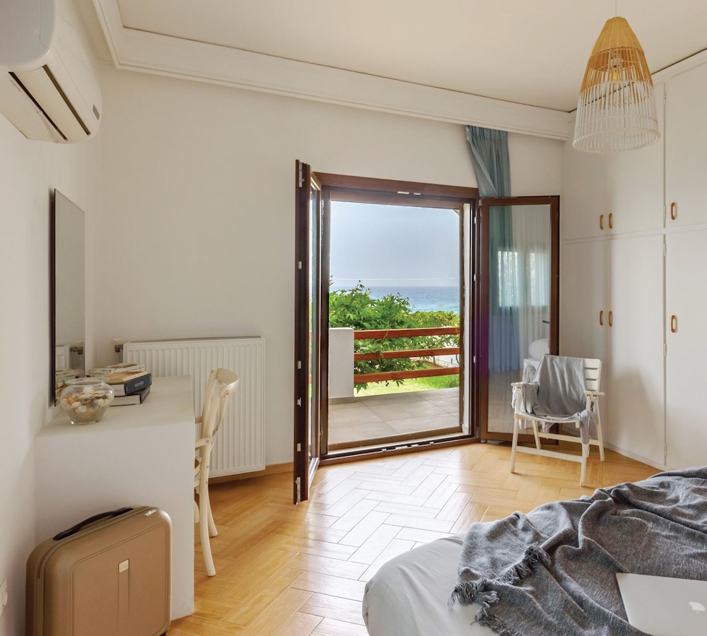 Premium House photo 1