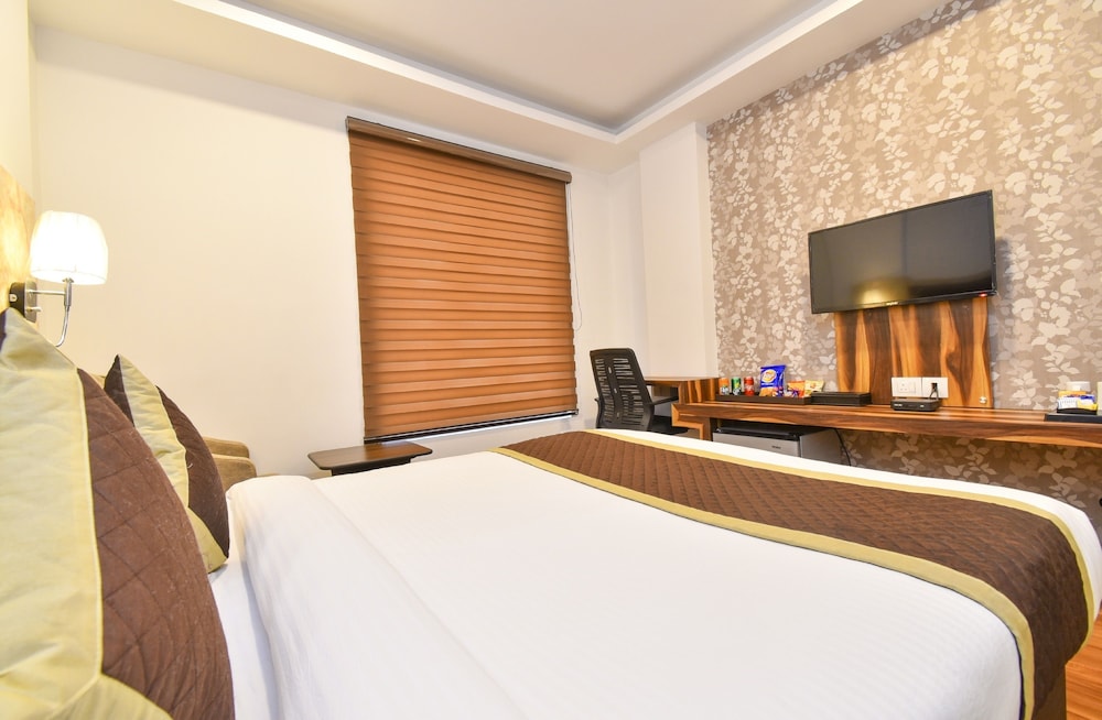 Deluxe Room - Photo 5