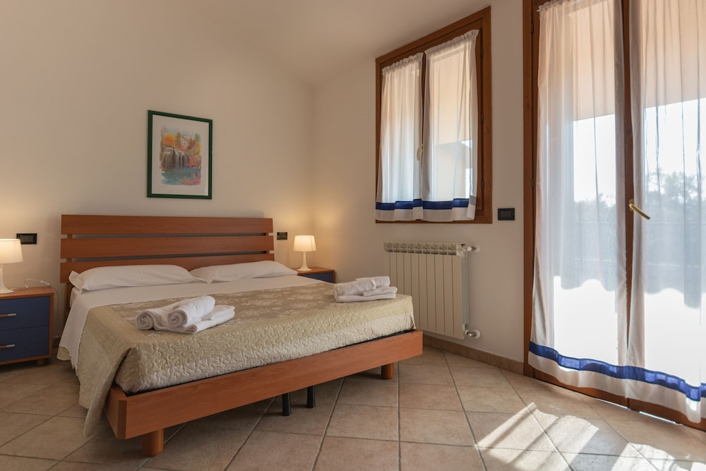 Family Townhome, 2 Bedrooms, 2 Bathrooms, Sea Facing (Albarella S3 2) photo 1
