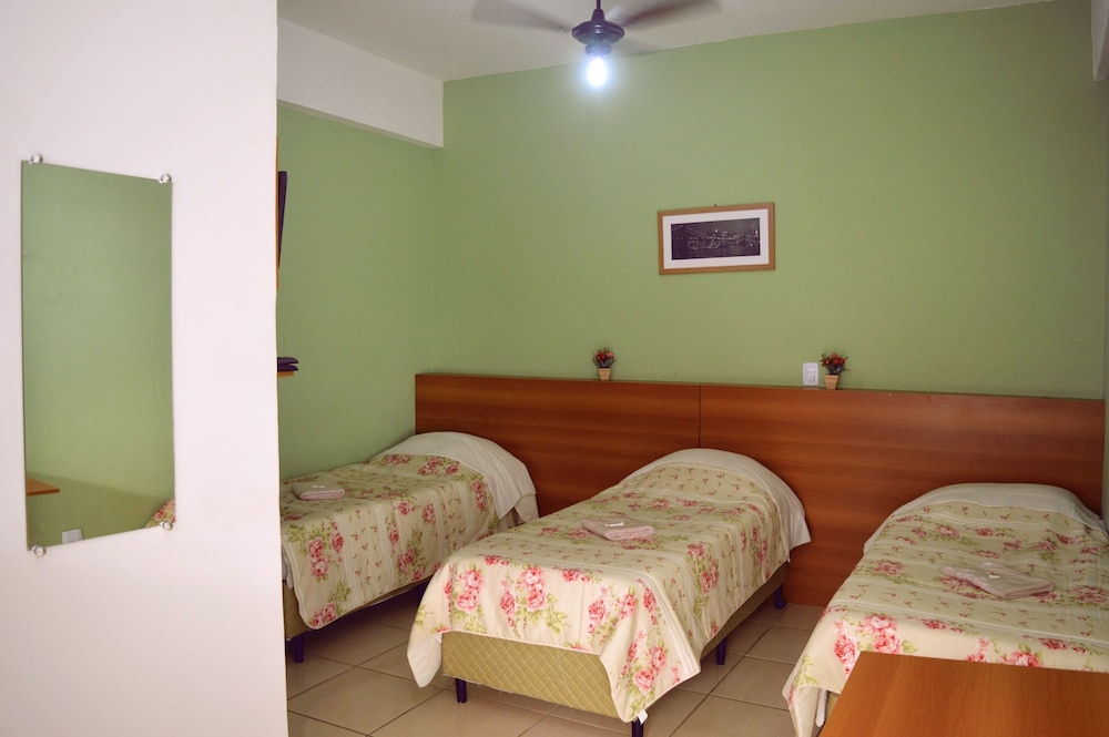 City Triple Room, 3 Twin Beds photo 1