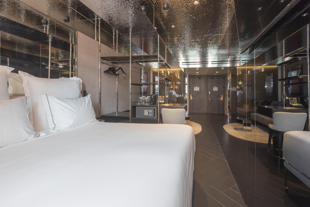 Room, 1 King Bed with Sofa bed