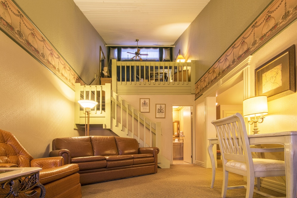 Mezzanine Suite With Double Whirlpool Bath photo 3