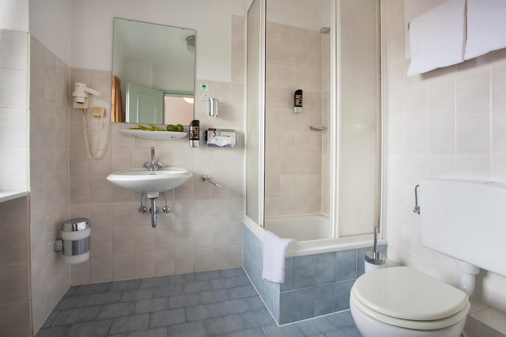 Standard Triple Room - Photo 7