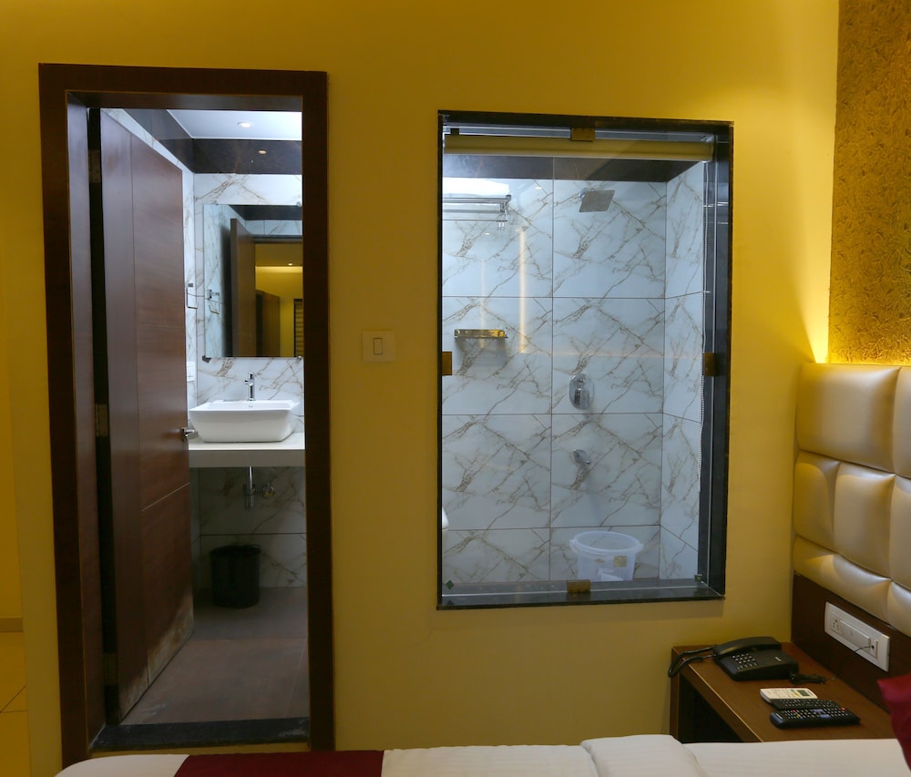 Deluxe Room - Photo 3
