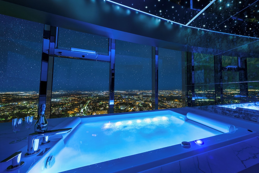 Deluxe Apartment, Hot Tub photo 3