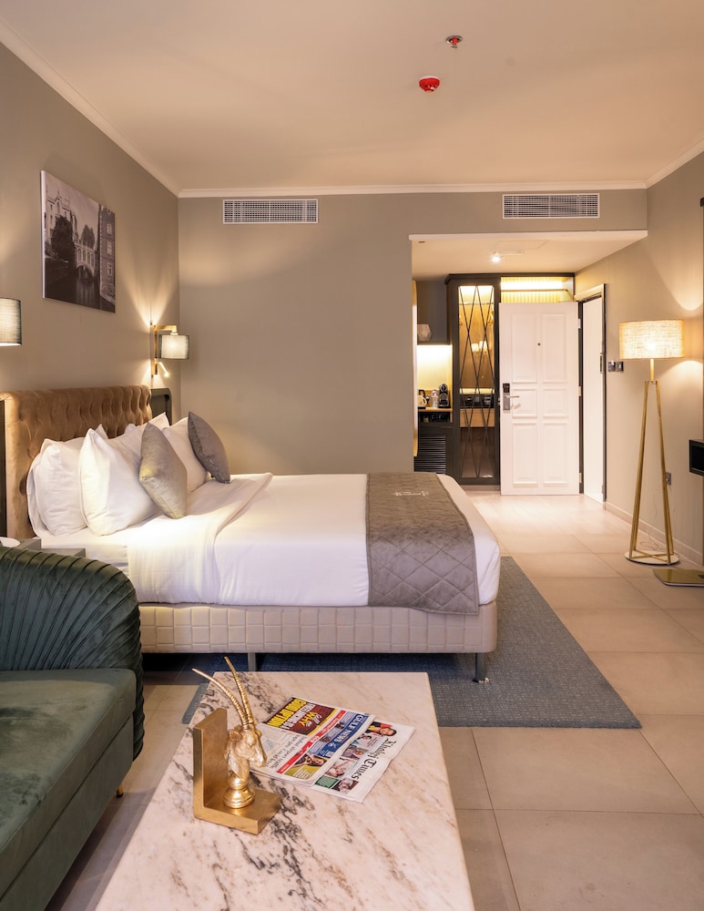 Executive Double Room, Multiple Beds photo 2