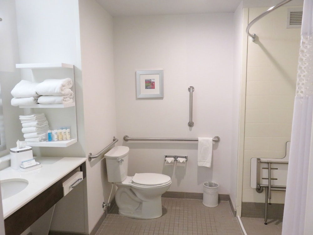 Suite, 2 Queen Beds, Accessible, Non Smoking photo 3