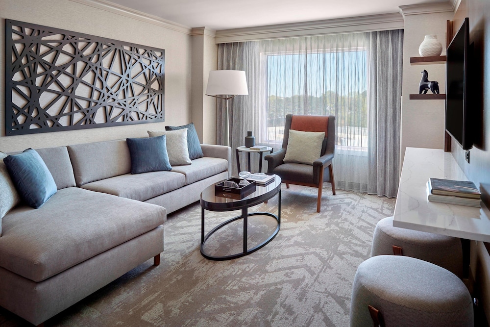 Luxury Suite, 1 Bedroom - Photo 1
